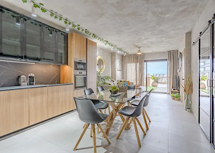 Bali Smart Hi-end Services Media Streaming Apartment