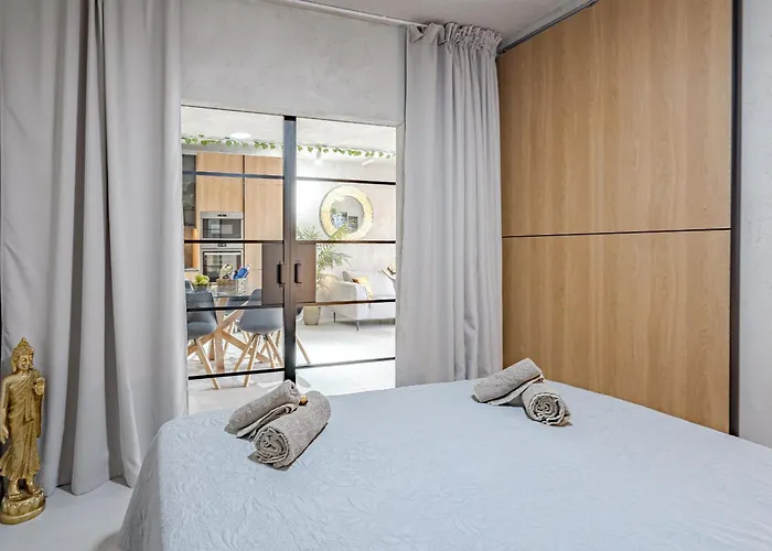 Bali Smart Hi-end Services Media Streaming 아데제