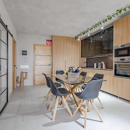 Bali Smart Hi-end Services Media Streaming