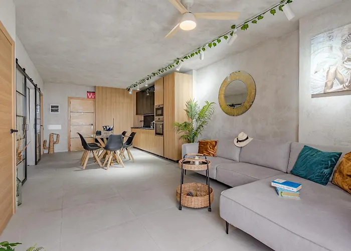 Bali Smart Hi-end Services Media Streaming אדחה