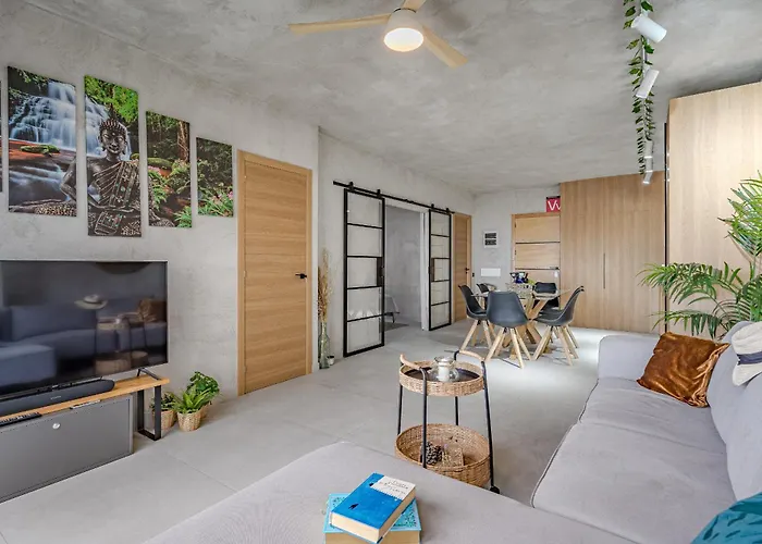 Bali Smart Hi-end Services Media Streaming אדחה