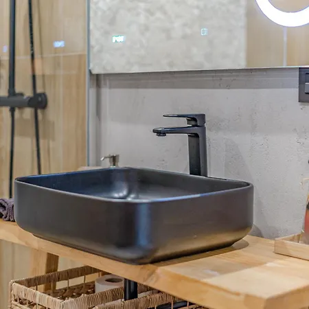 Bali Smart Hi-end Services Media Streaming Адехе